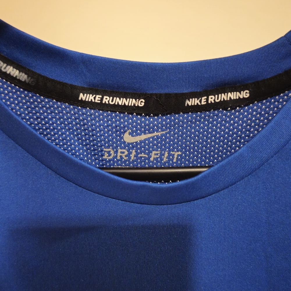 Nike running women's size medium blue dri fit tshirt new no tags - Picture 4 of 10
